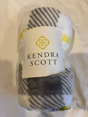 Kendra Scott Plush Throw Blanket in Gray, White and Yellow
